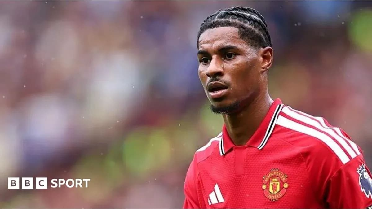 Jugador de Manchester United en el campo durante el partido Jugador de Manchester United en el campo durante el partido