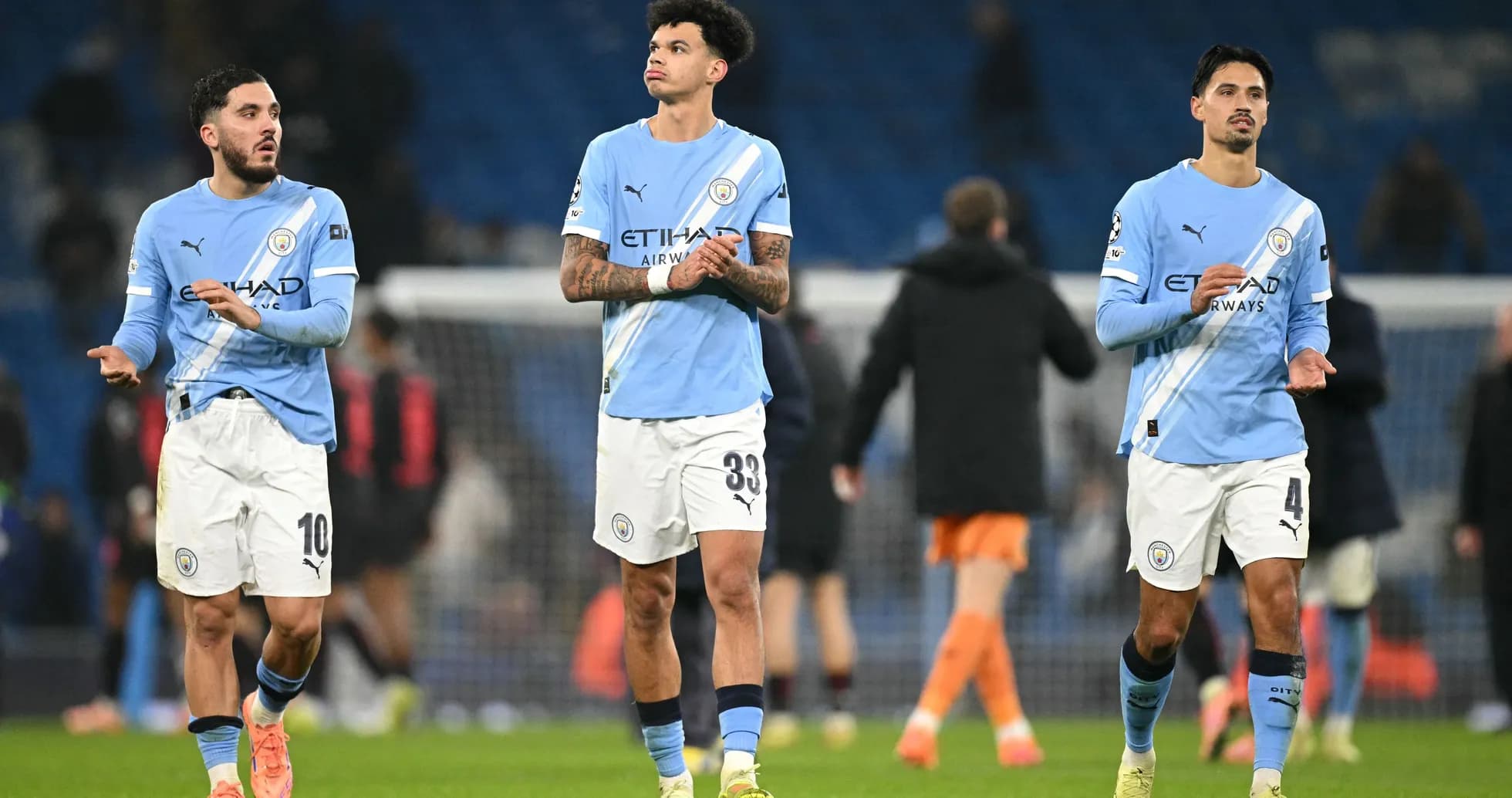 Jugadores de Manchester City aplaudiendo tras partido Jugadores de Manchester City aplaudiendo tras partido