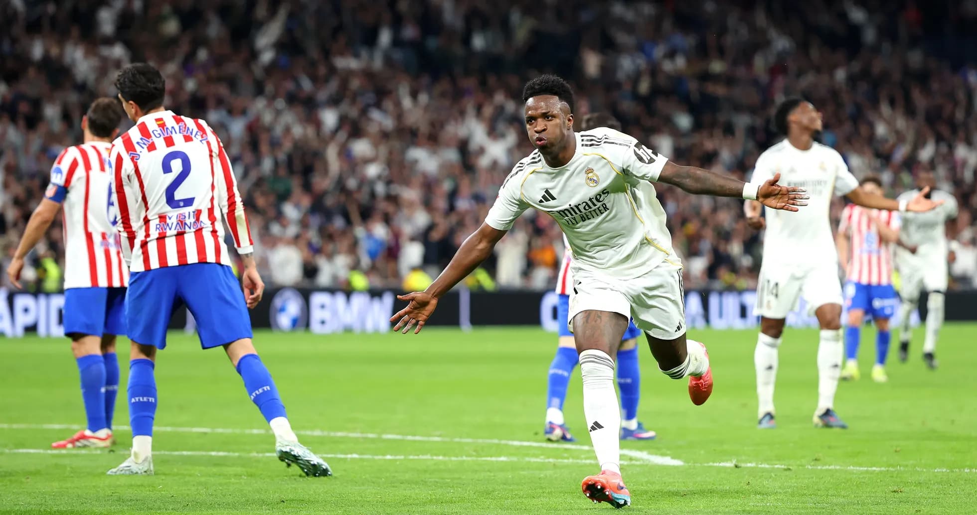 Vinícius Jr. celebrando un gol en el derbi Vinícius Jr. celebrando un gol en el derbi