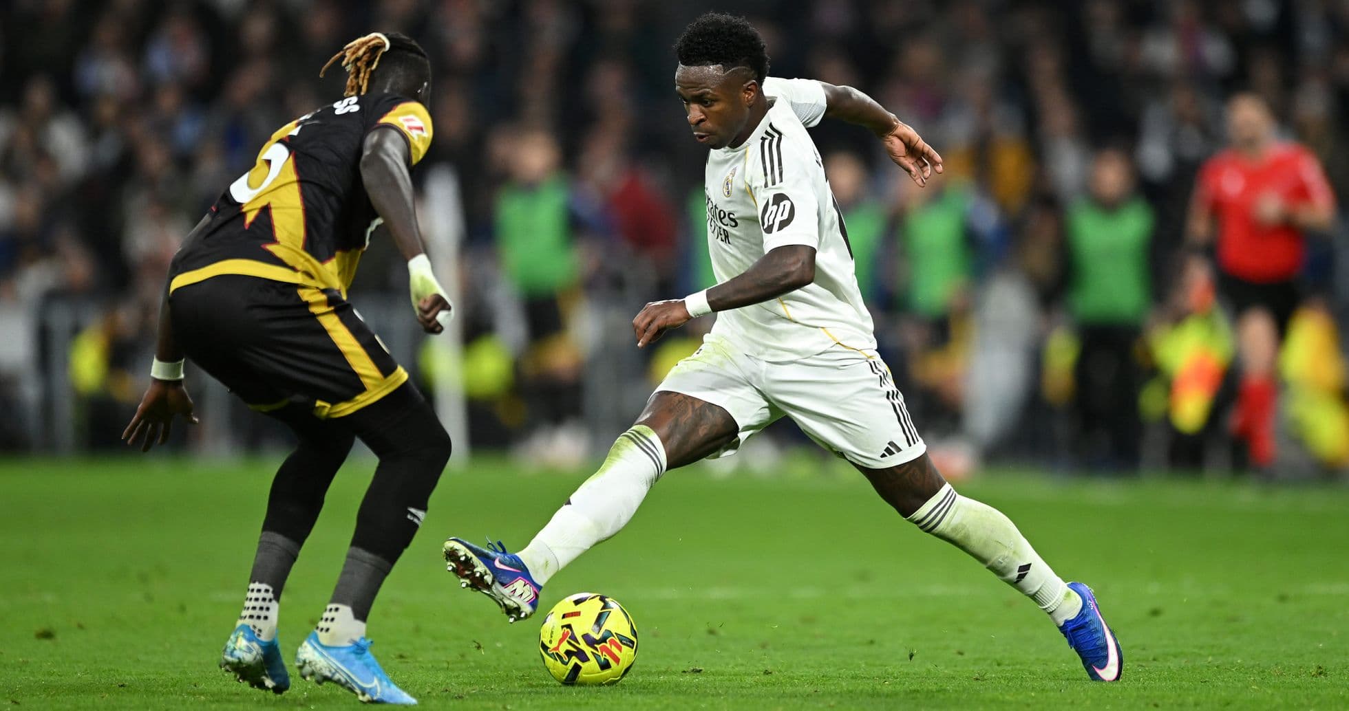 Vinícius Jr. dribbling during el clásico Vinícius Jr. dribbling during el clásico