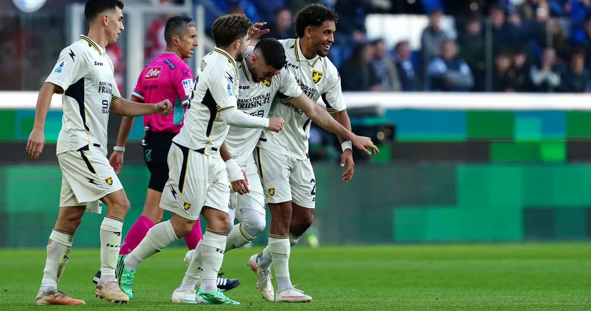 Jugadores de Frosinone celebrando un gol Jugadores de Frosinone celebrando un gol
