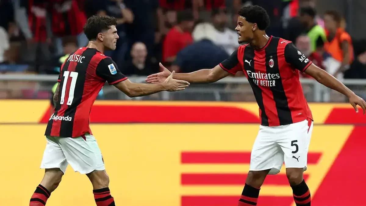 Jugadores de AC Milan celebrando un gol Jugadores de AC Milan celebrando un gol