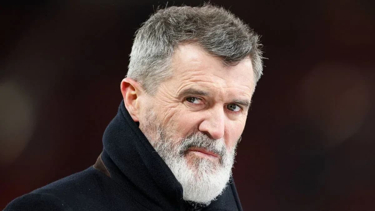 Hombre con barba y abrigo mirando hacia la cámara Hombre con barba y abrigo mirando hacia la cámara