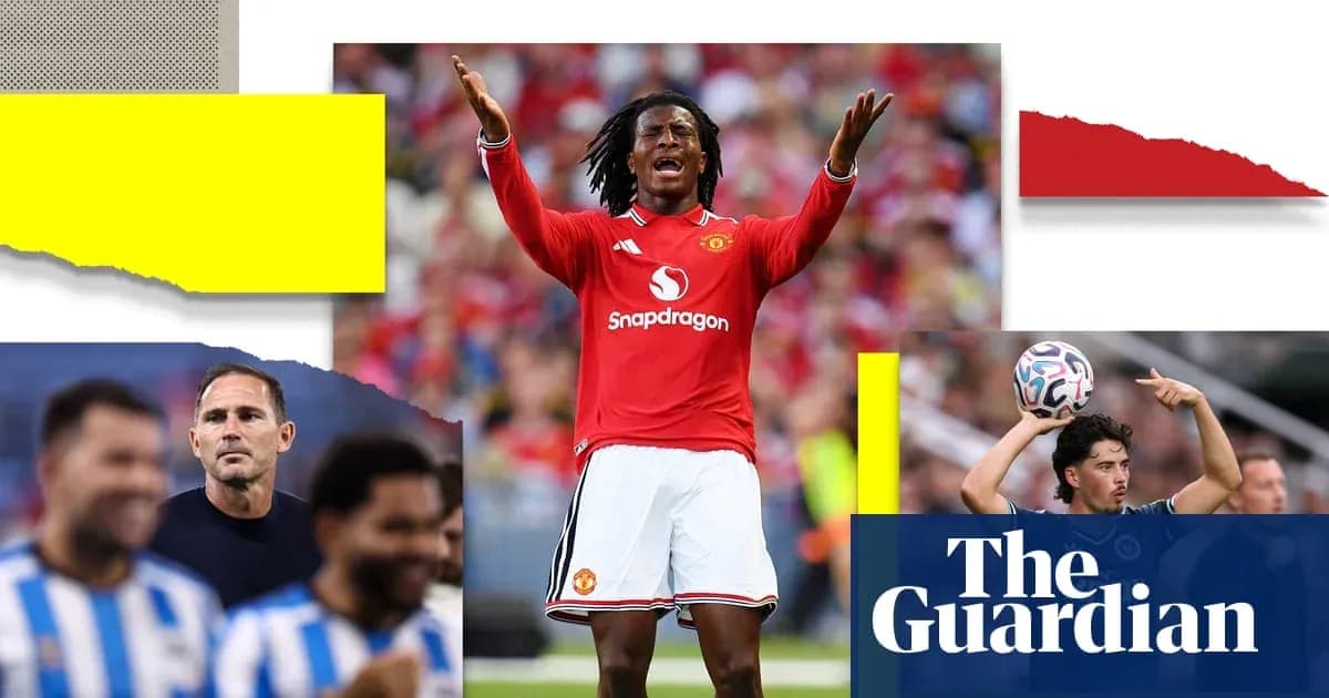Jugador de Manchester United gesticulando durante el partido Jugador de Manchester United gesticulando durante el partido