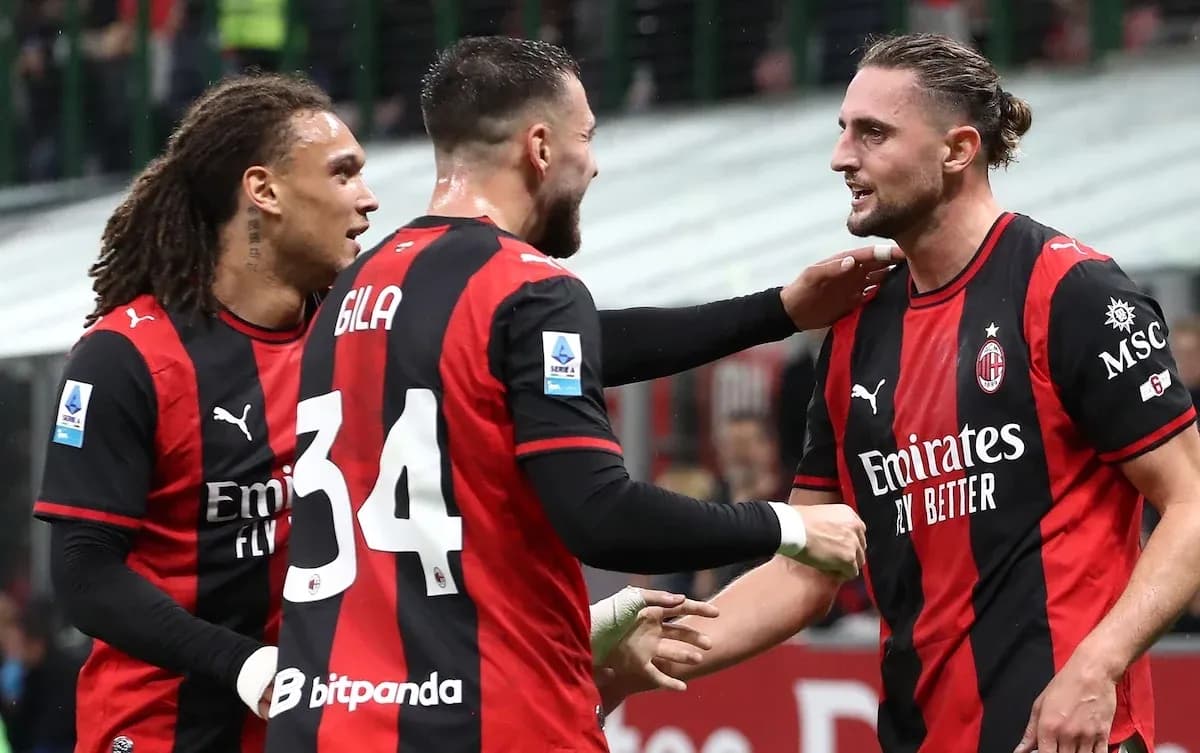 Jugadores de AC Milan celebrando un gol Jugadores de AC Milan celebrando un gol