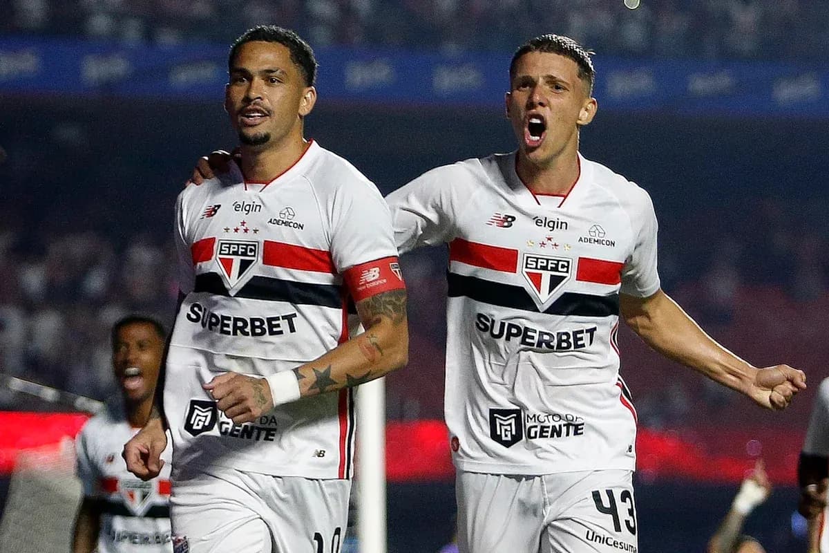 Jugadores de Sao Paulo celebrando un gol Jugadores de Sao Paulo celebrando un gol