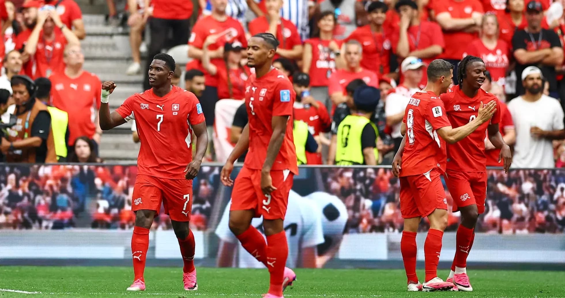 Jugadores de Suiza celebrando un gol Jugadores de Suiza celebrando un gol