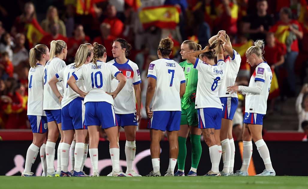 Jugadoras de Inglaterra en charla durante el partido Jugadoras de Inglaterra en charla durante el partido