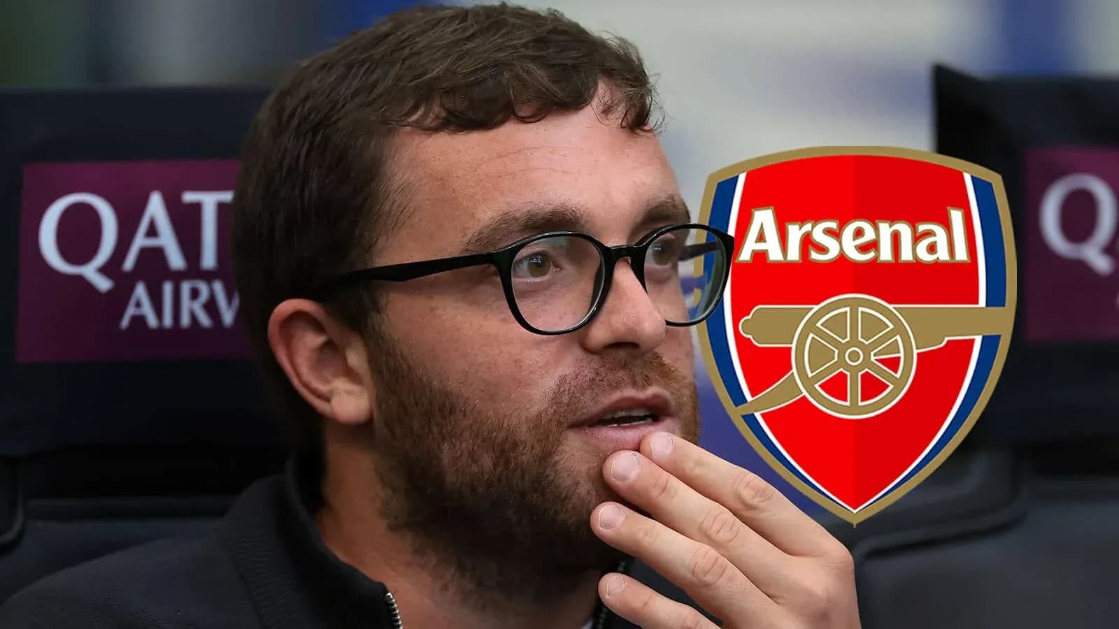 Hombre pensativo con logo de Arsenal de fondo Hombre pensativo con logo de Arsenal de fondo