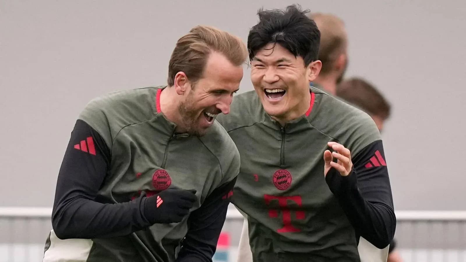 Jugadores riendo durante entrenamiento en Bayern Múnich Jugadores riendo durante entrenamiento en Bayern Múnich