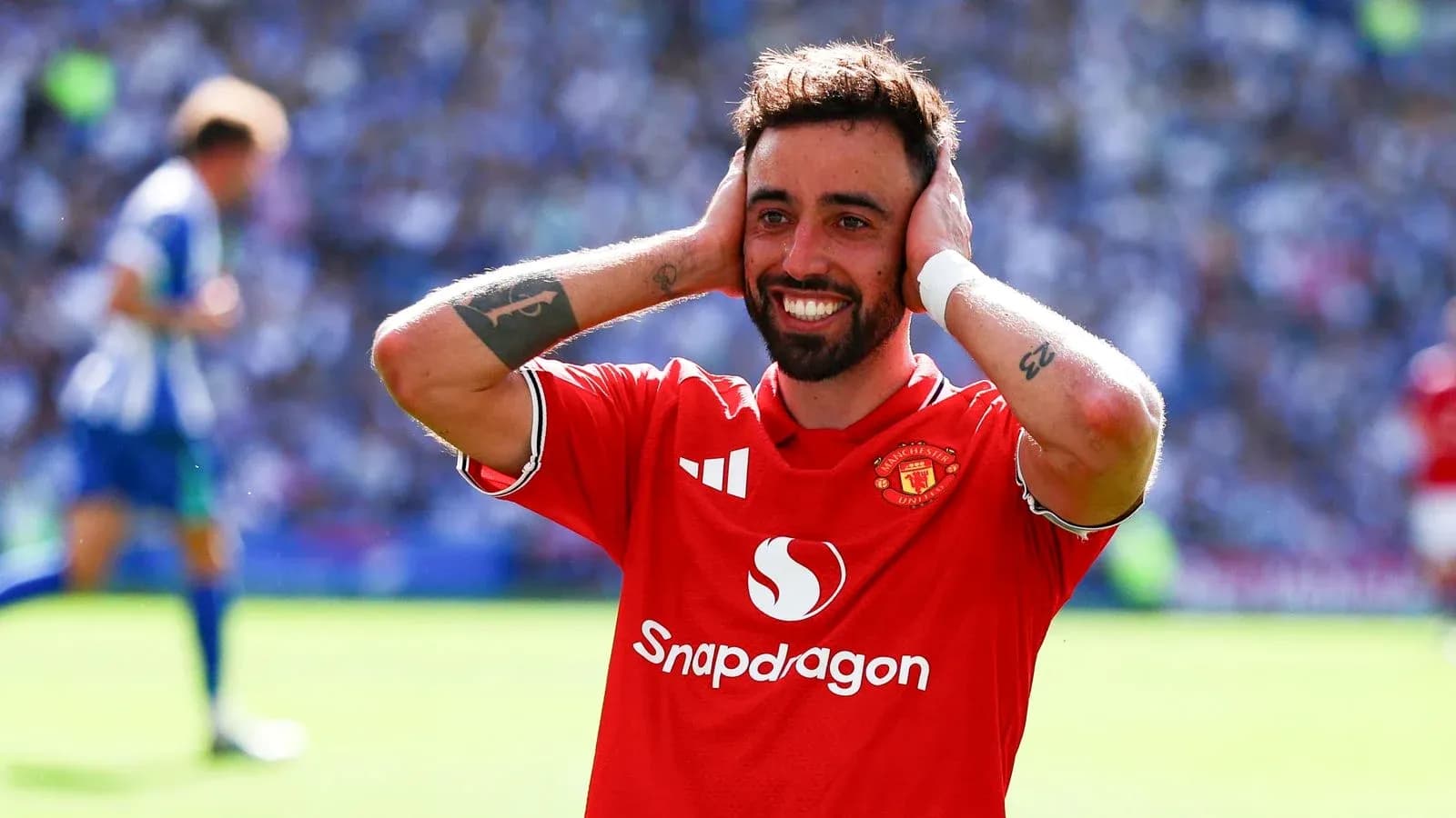Bruno Fernandes celebrando un gol en el campo Bruno Fernandes celebrando un gol en el campo
