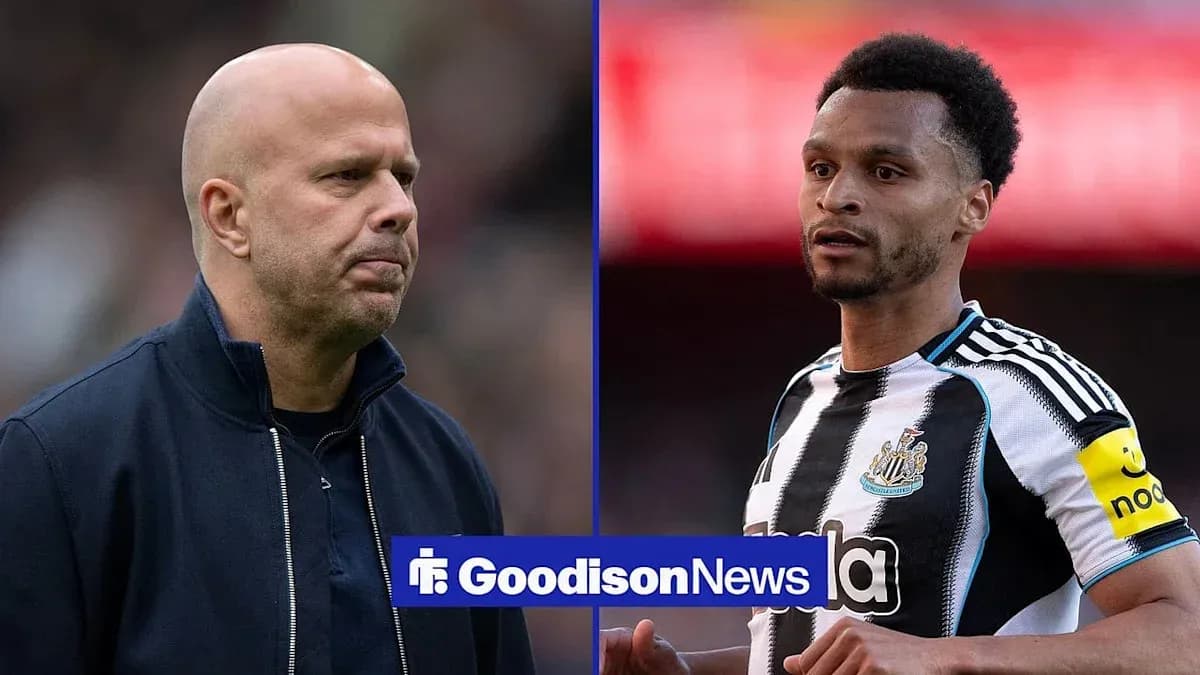 Entrenador y jugador de Newcastle en imágenes separadas Entrenador y jugador de Newcastle en imágenes separadas