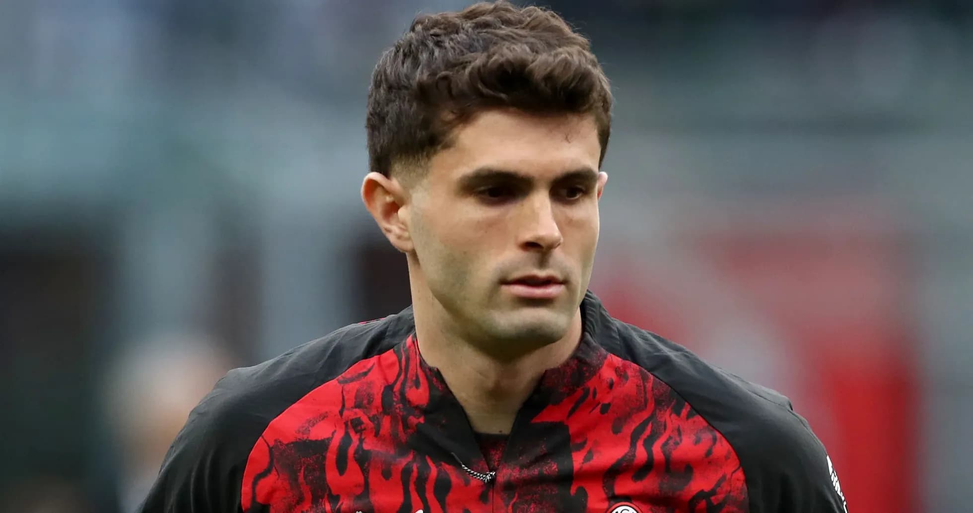 Jugador de AC Milan en el campo de juego Jugador de AC Milan en el campo de juego