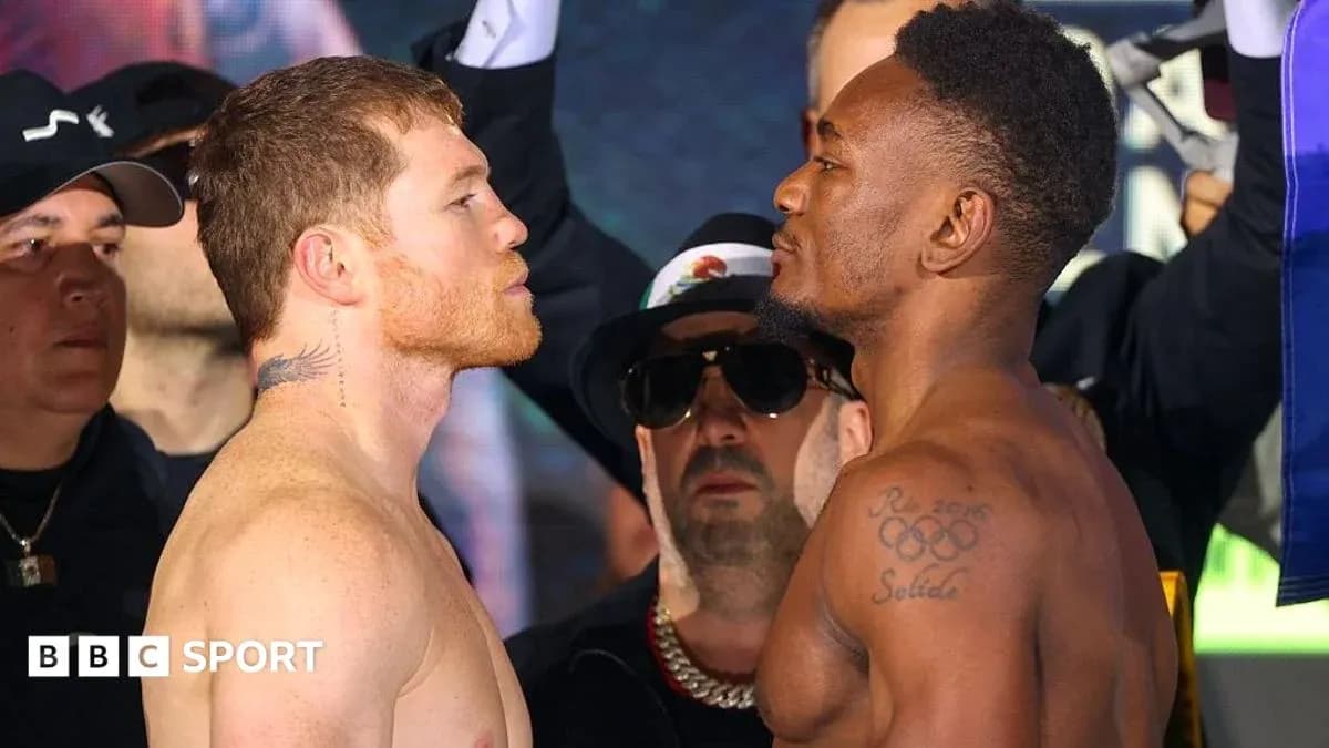 Boxeadores cara a cara en la ceremonia de pesaje Boxeadores cara a cara en la ceremonia de pesaje