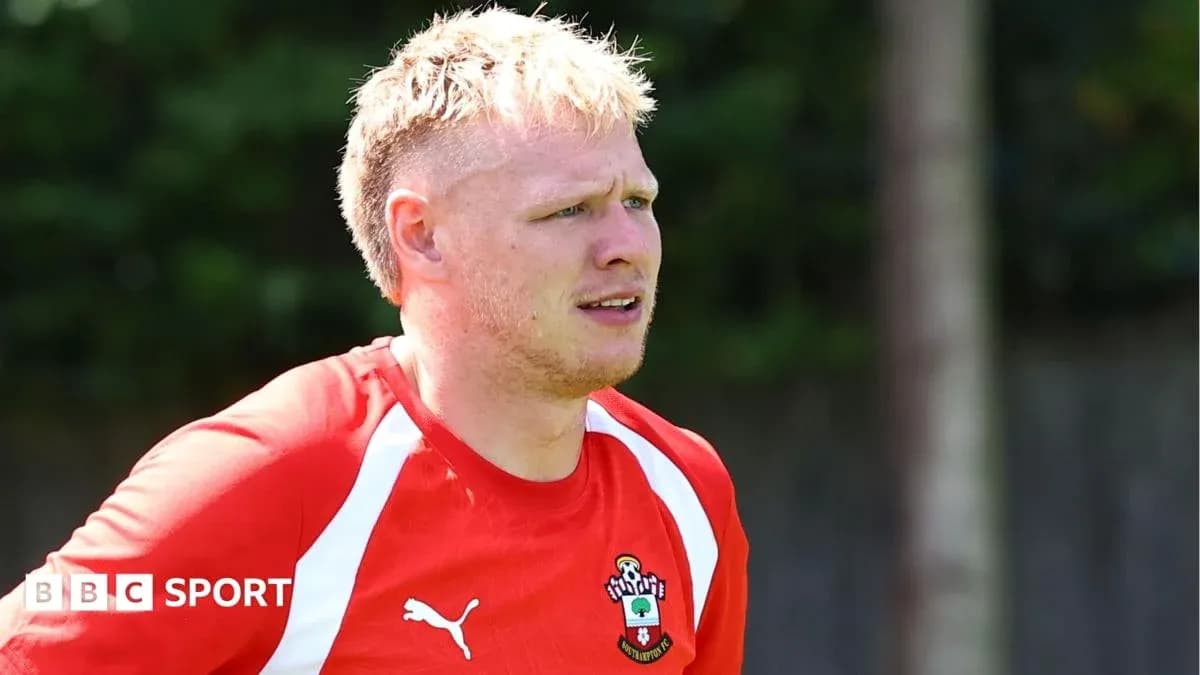 Jugador de Southampton entrenando en campo Jugador de Southampton entrenando en campo