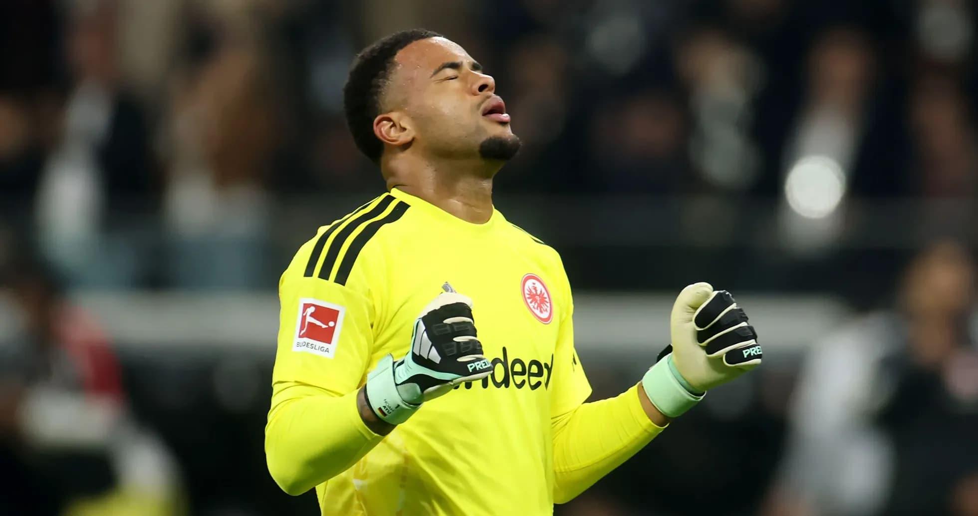 Portero de Eintracht Frankfurt celebrando una jugada Portero de Eintracht Frankfurt celebrando una jugada