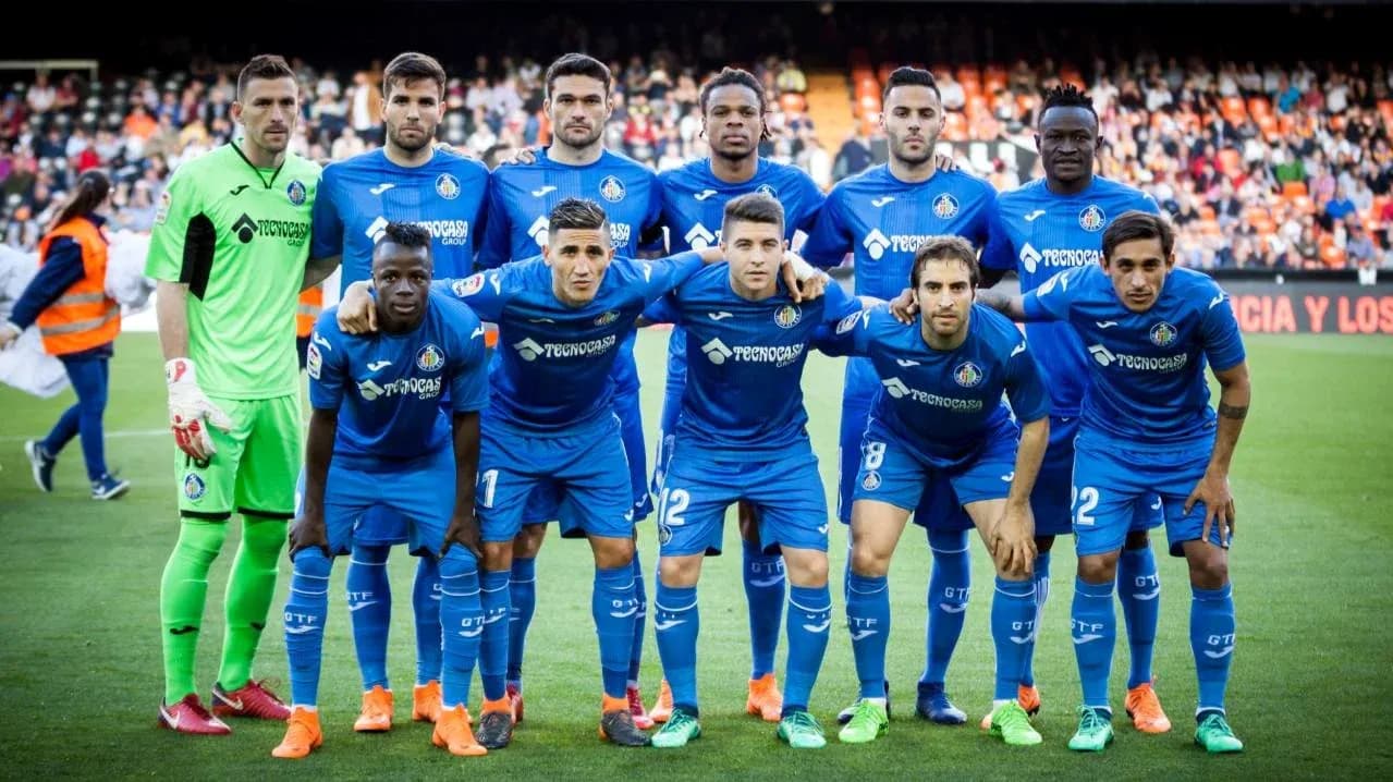 Equipo de Getafe posando para la foto oficial Equipo de Getafe posando para la foto oficial