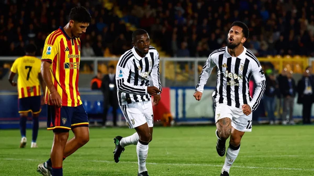 Jugadores de Lecce y Juventus en el partido Jugadores de Lecce y Juventus en el partido