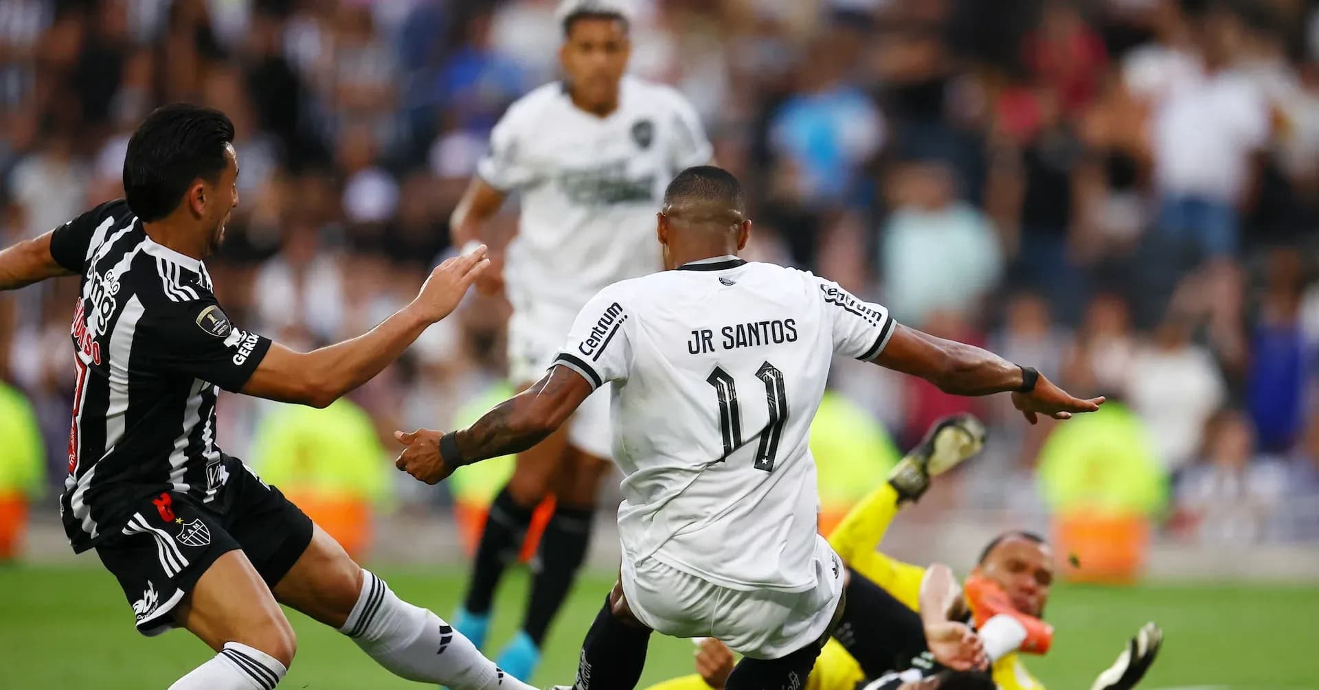 Jugador de Botafogo en acción contra Atlético-MG Jugador de Botafogo en acción contra Atlético-MG