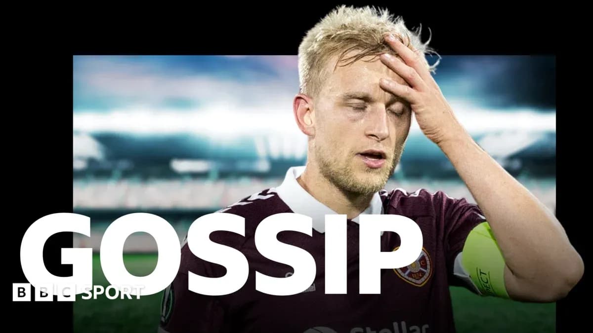 Jugador de fútbol con camiseta de Hearts, luciendo preocupado Jugador de fútbol con camiseta de Hearts, luciendo preocupado