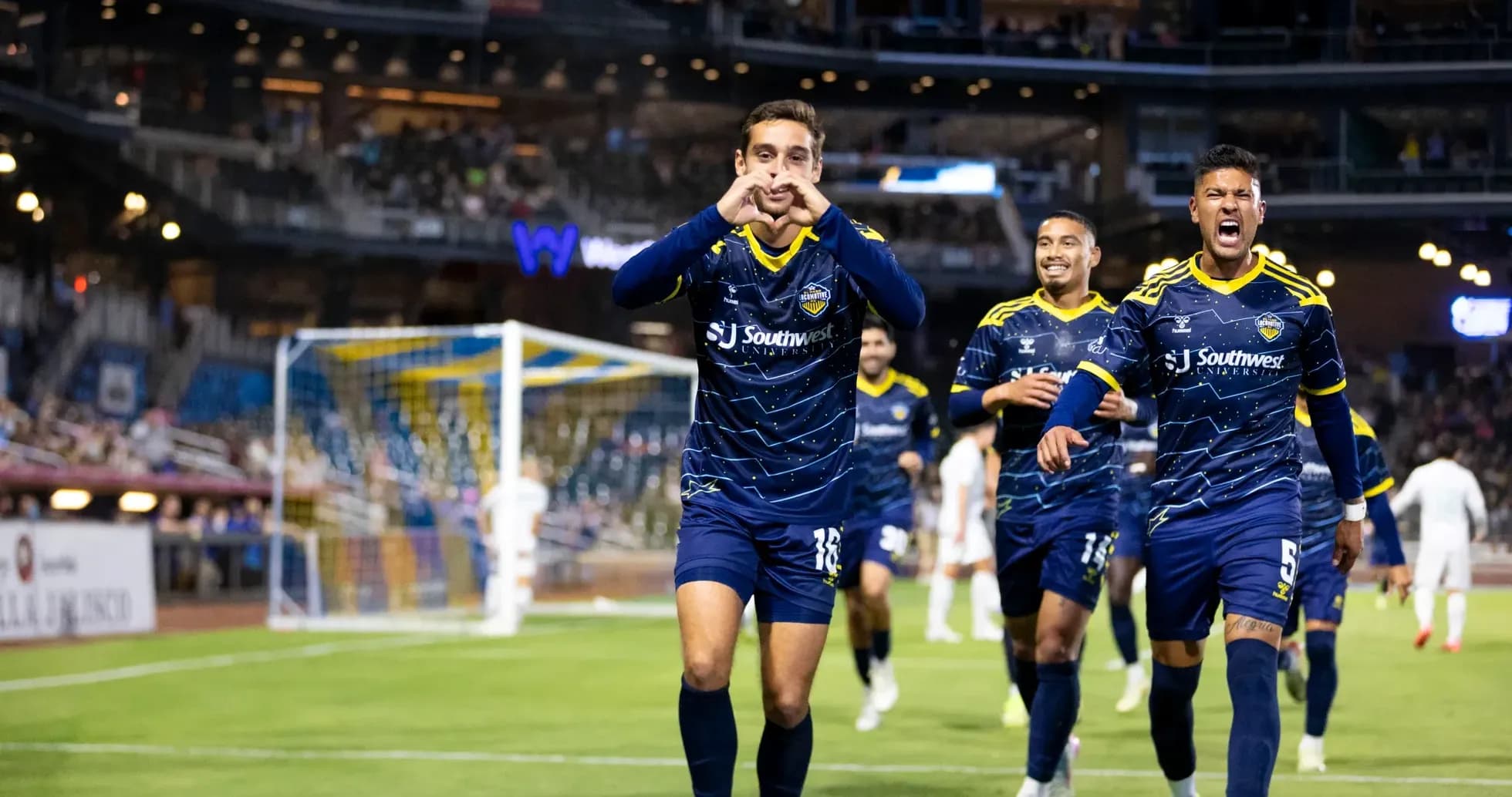 Jugadores del El Paso celebrando un gol Jugadores del El Paso celebrando un gol