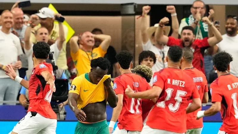 Jugadores de Australia y Corea del Sur celebrando un gol Jugadores de Australia y Corea del Sur celebrando un gol