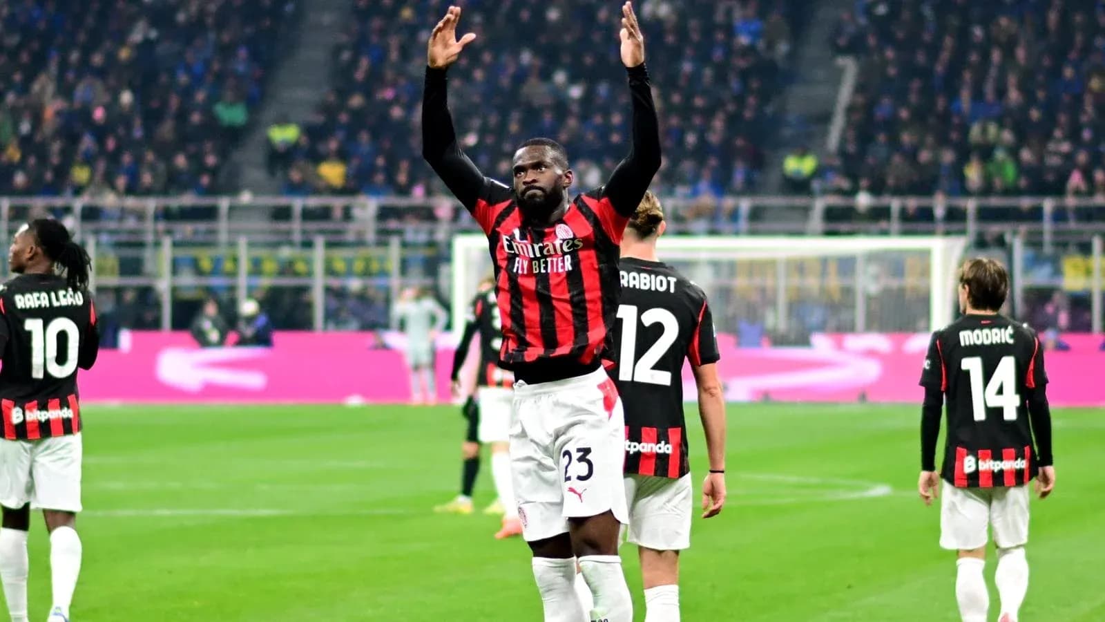 Jugadores de AC Milan en celebración durante partido Jugadores de AC Milan en celebración durante partido