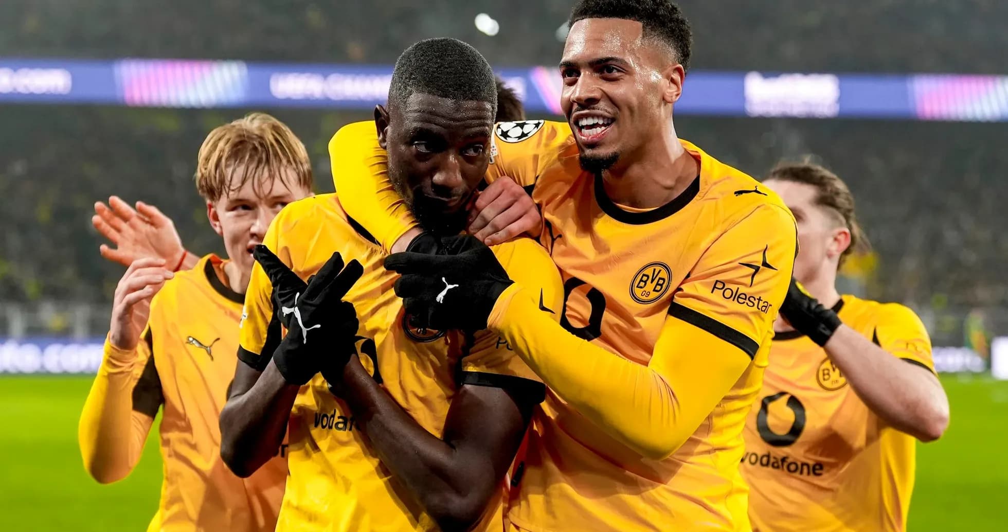 Jugadores de Borussia Dortmund celebrando un gol Jugadores de Borussia Dortmund celebrando un gol