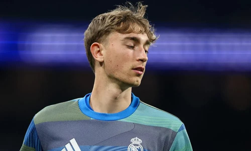 Portero de Real Madrid en el campo de juego Portero de Real Madrid en el campo de juego