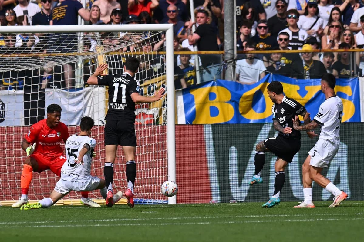 Gol de Como en el partido contra Parma Gol de Como en el partido contra Parma