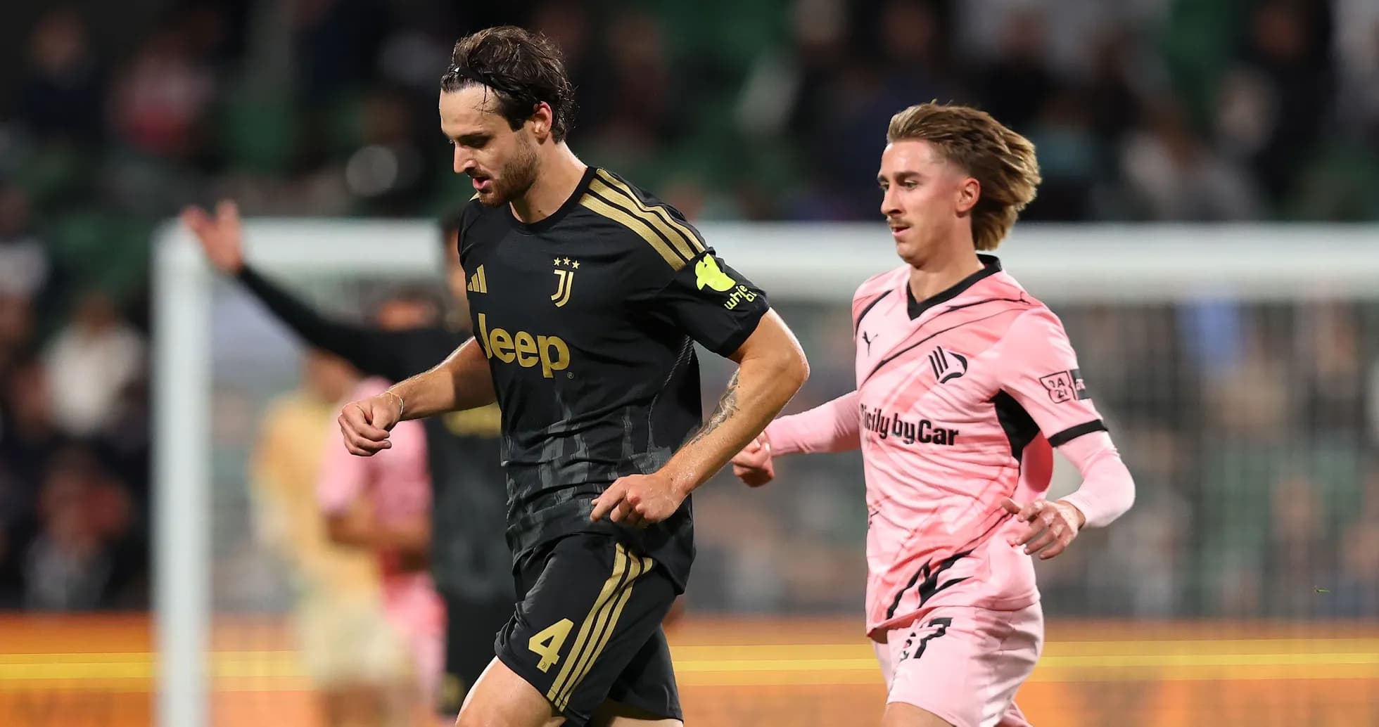 Jugadores de Juventus y Swansea en acción durante partido Jugadores de Juventus y Swansea en acción durante partido