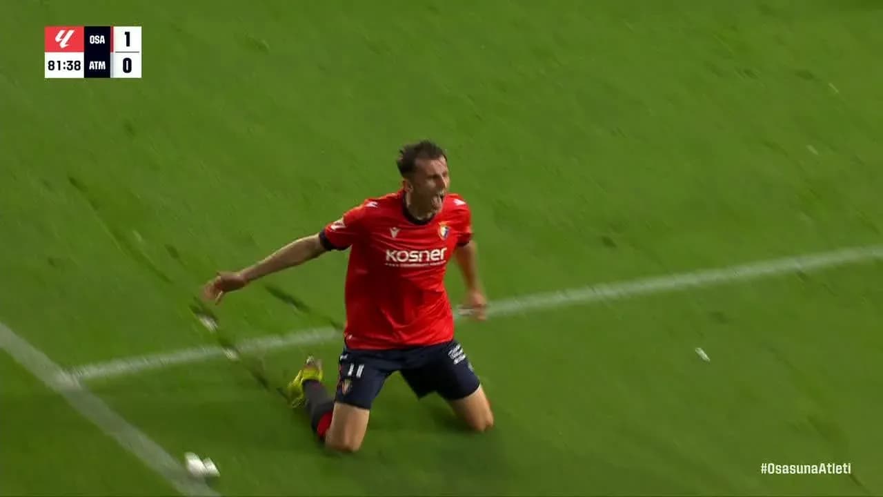 Jugador de Osasuna celebrando un gol Jugador de Osasuna celebrando un gol