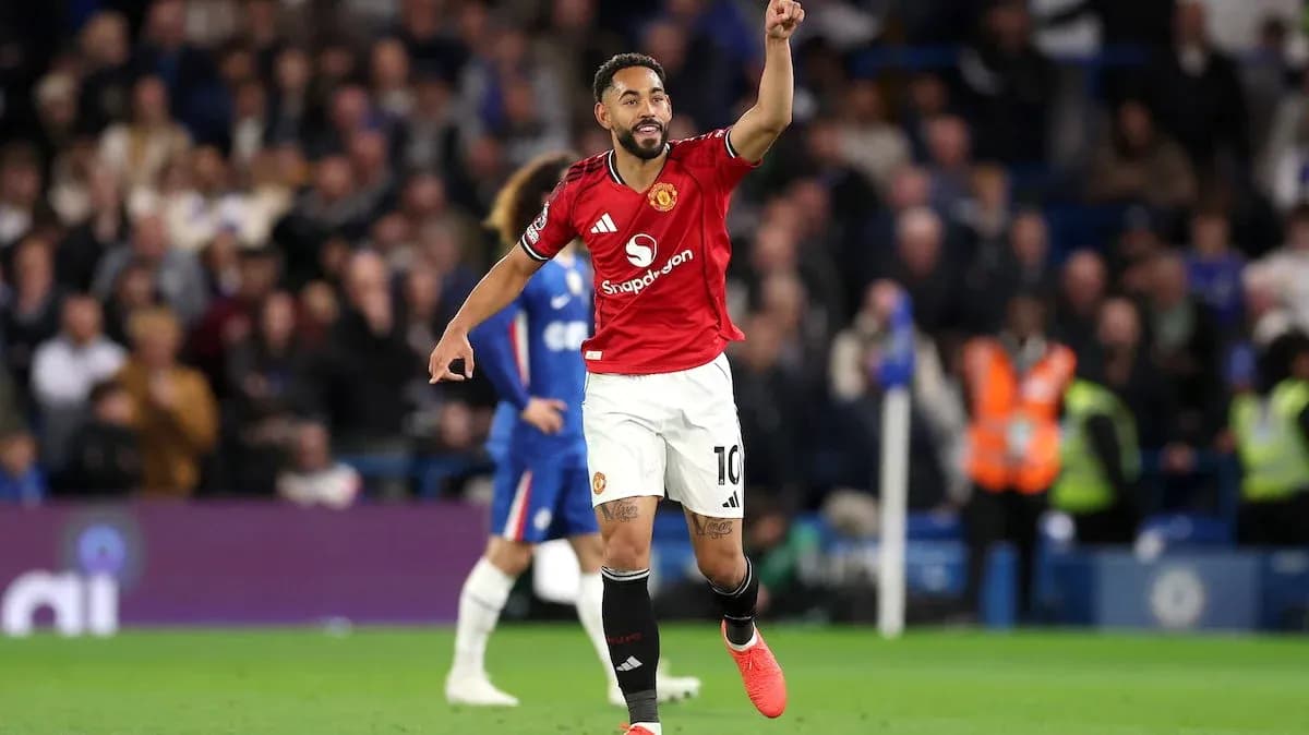 Jugador de Manchester United celebra un gol Jugador de Manchester United celebra un gol