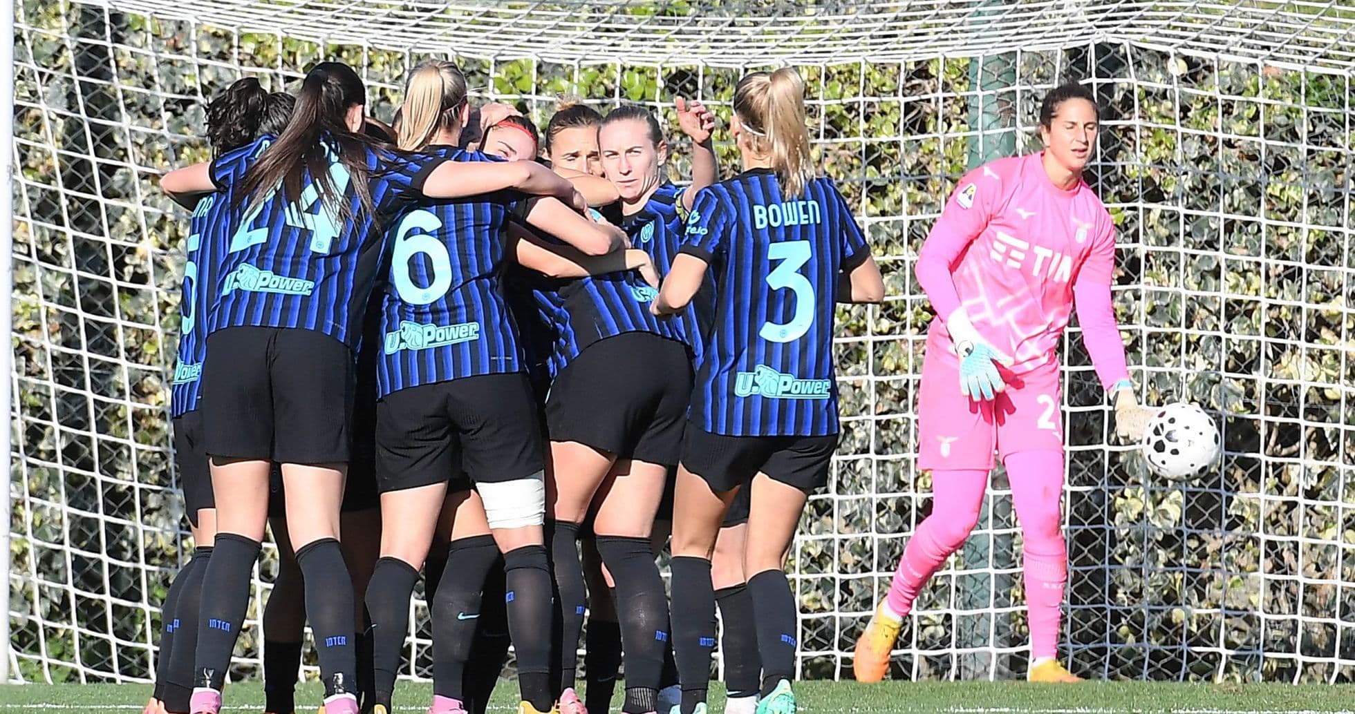Jugadoras de Inter celebrando un gol Jugadoras de Inter celebrando un gol