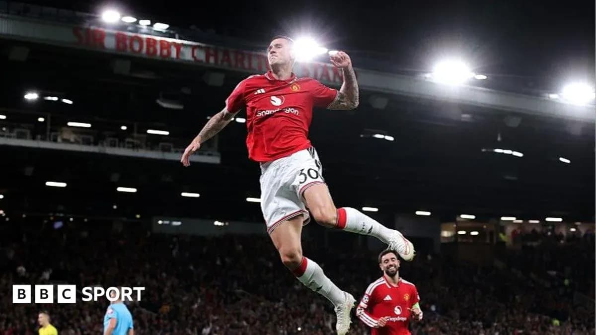 Jugador de Manchester United celebrando un gol Jugador de Manchester United celebrando un gol