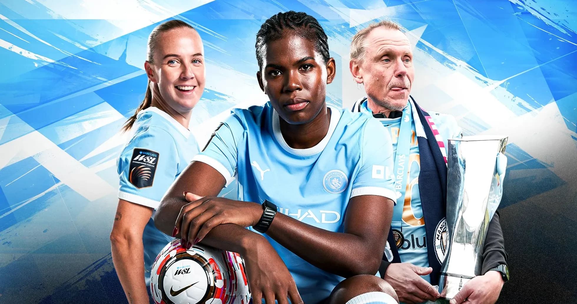 Tres miembros de Manchester City con balón y trofeo Tres miembros de Manchester City con balón y trofeo