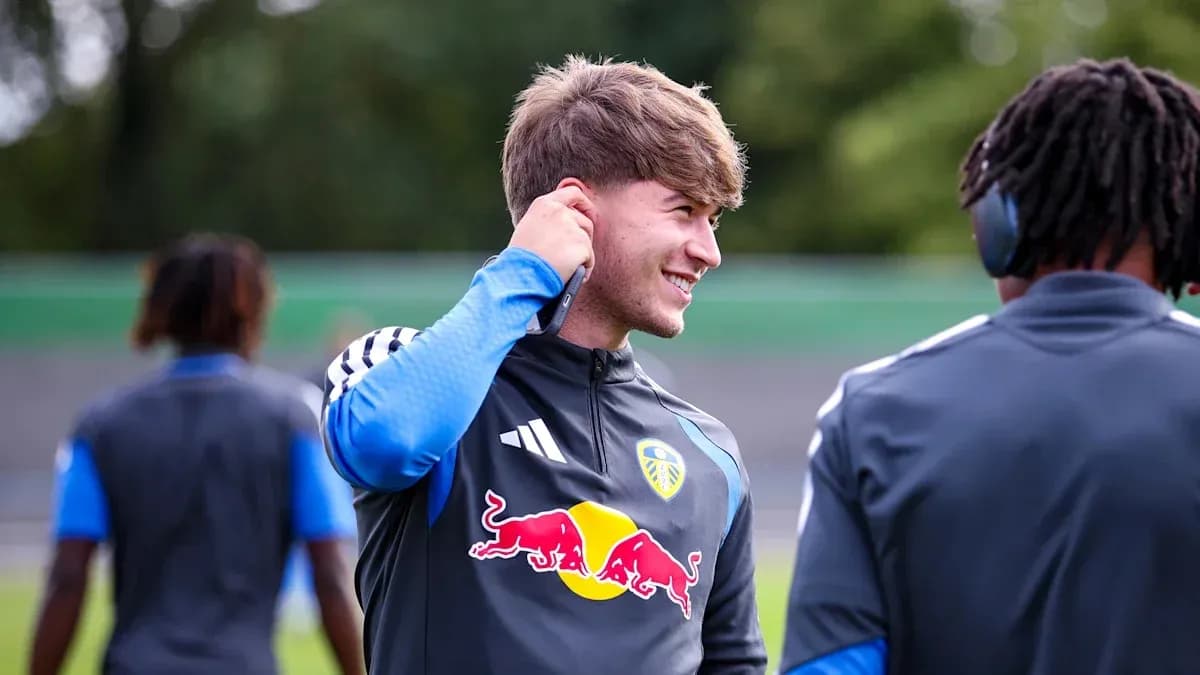 Jugador de Leeds United en sesión de entrenamiento Jugador de Leeds United en sesión de entrenamiento
