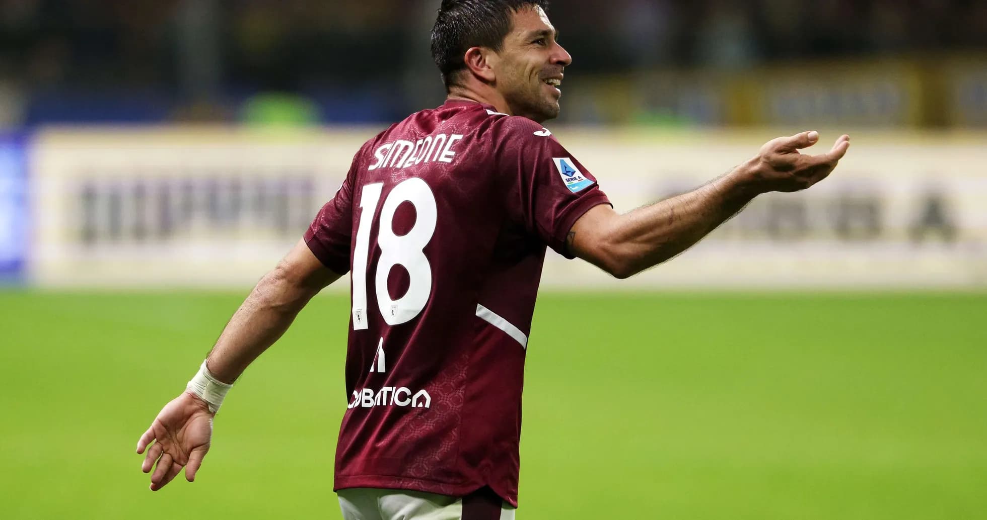 Jugador de Torino mostrando frustración en el partido Jugador de Torino mostrando frustración en el partido
