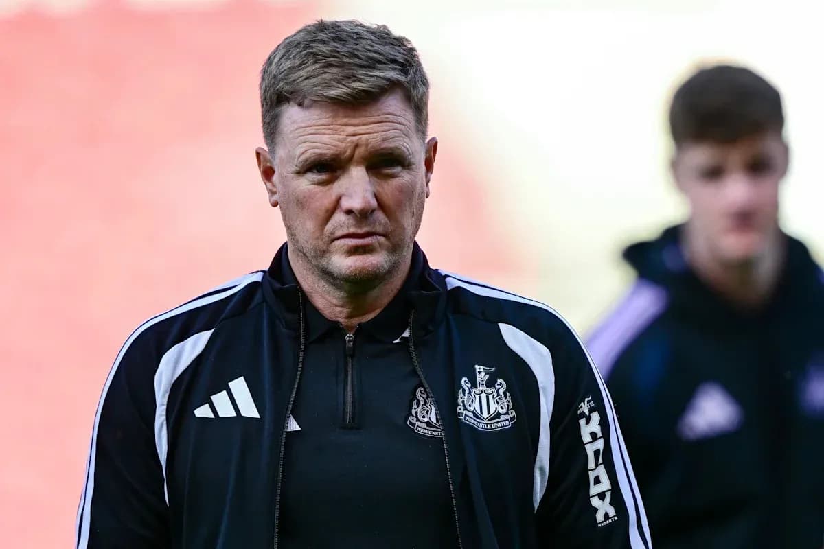 Entrenador de Newcastle United en el campo Entrenador de Newcastle United en el campo