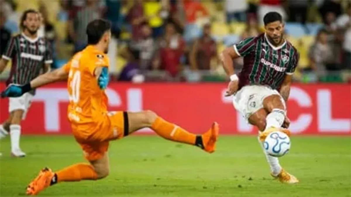 Jugador de Fluminense disparando a puerta Jugador de Fluminense disparando a puerta