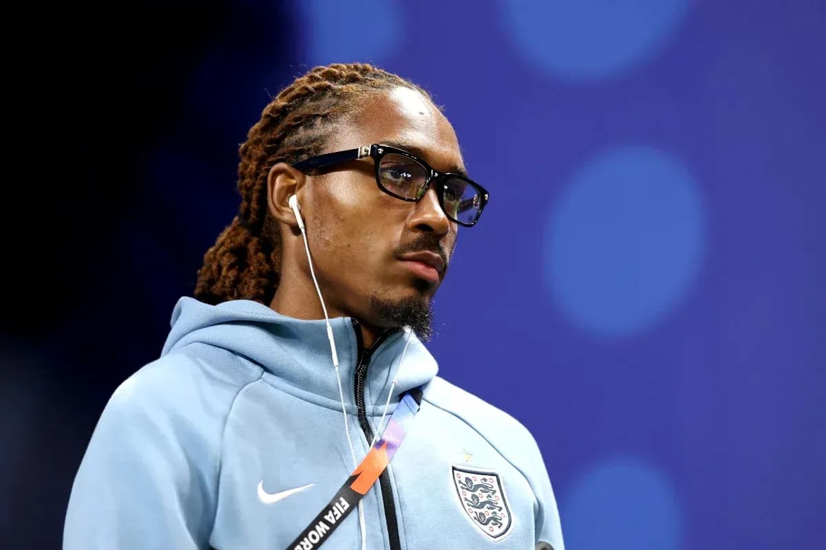 Jugador de Inglaterra con auriculares en vestuario Jugador de Inglaterra con auriculares en vestuario