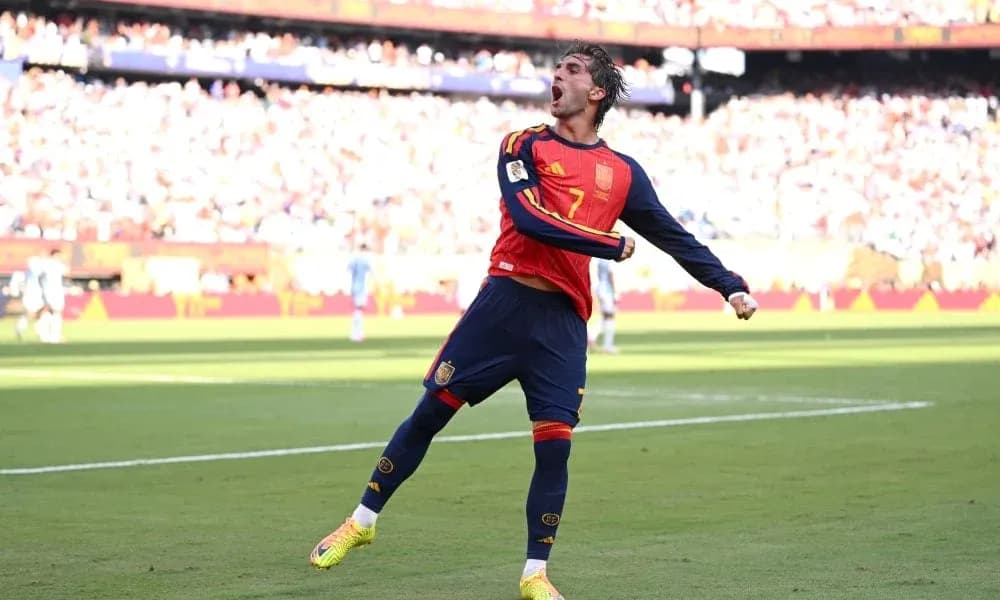 Jugador de España celebra un gol en el partido Jugador de España celebra un gol en el partido