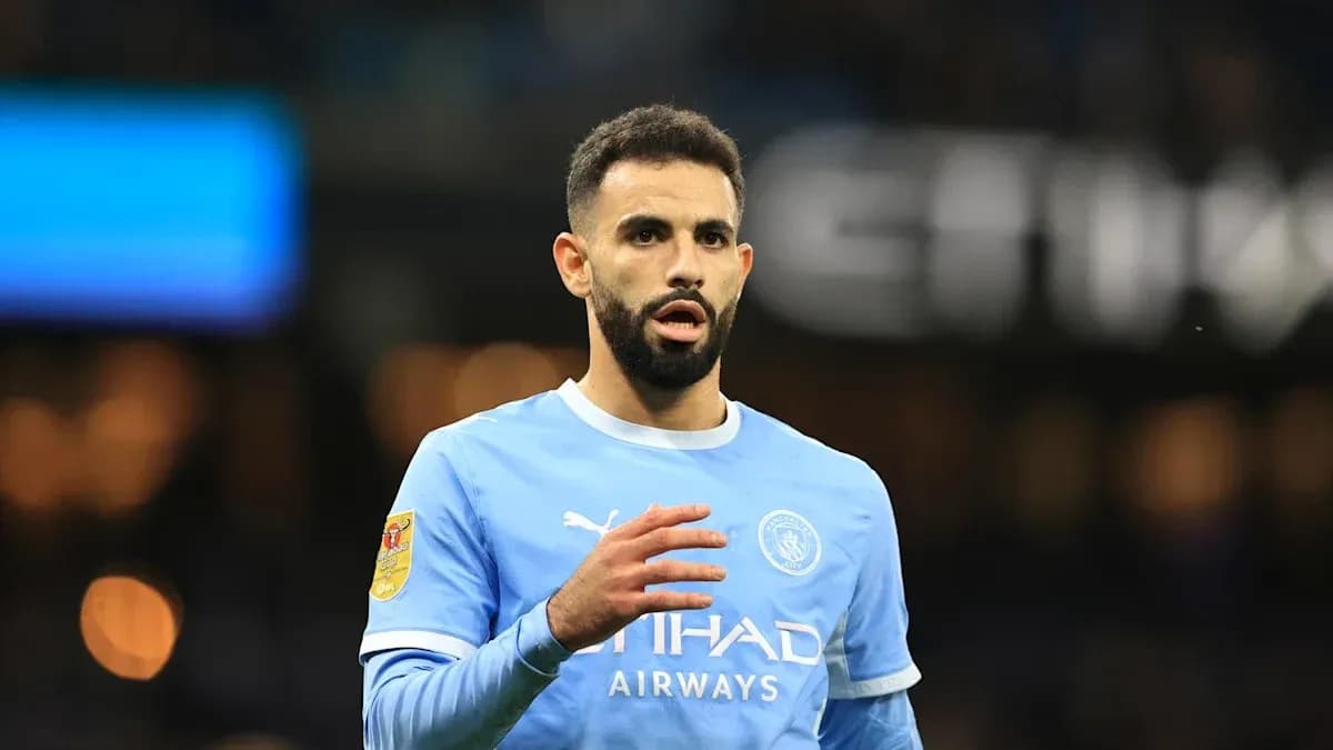 Jugador de Manchester City en acción durante el partido Jugador de Manchester City en acción durante el partido