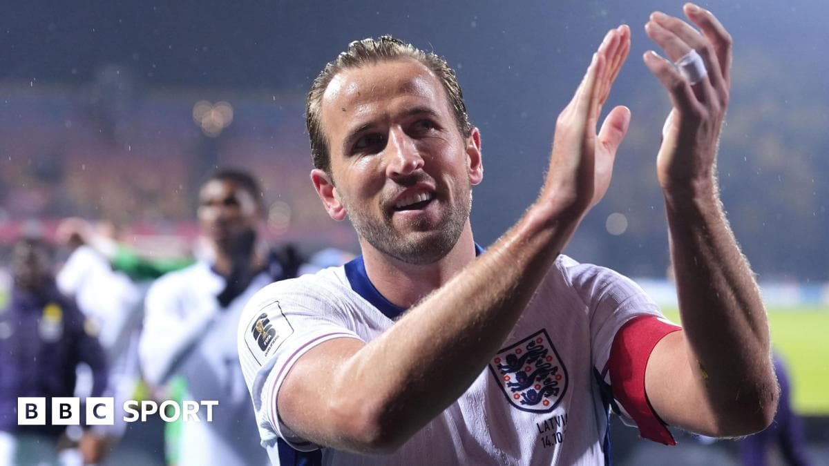 Jugador aplaudiendo tras el partido con Inglaterra Jugador aplaudiendo tras el partido con Inglaterra