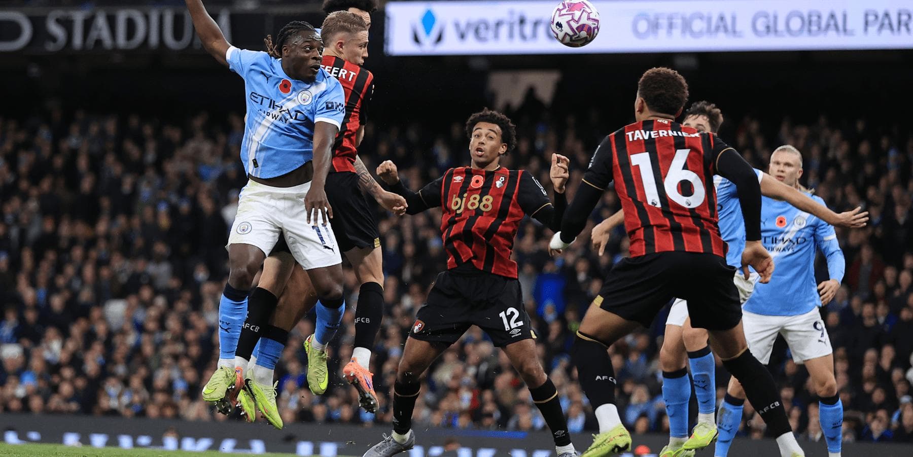 Jugadores de Bournemouth y Manchester City en acción Jugadores de Bournemouth y Manchester City en acción