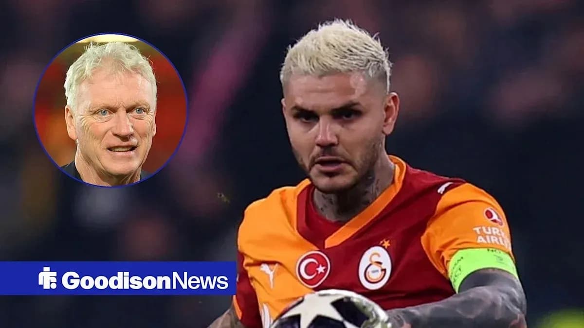 Jugador de Galatasaray controlando el balón en partido Jugador de Galatasaray controlando el balón en partido