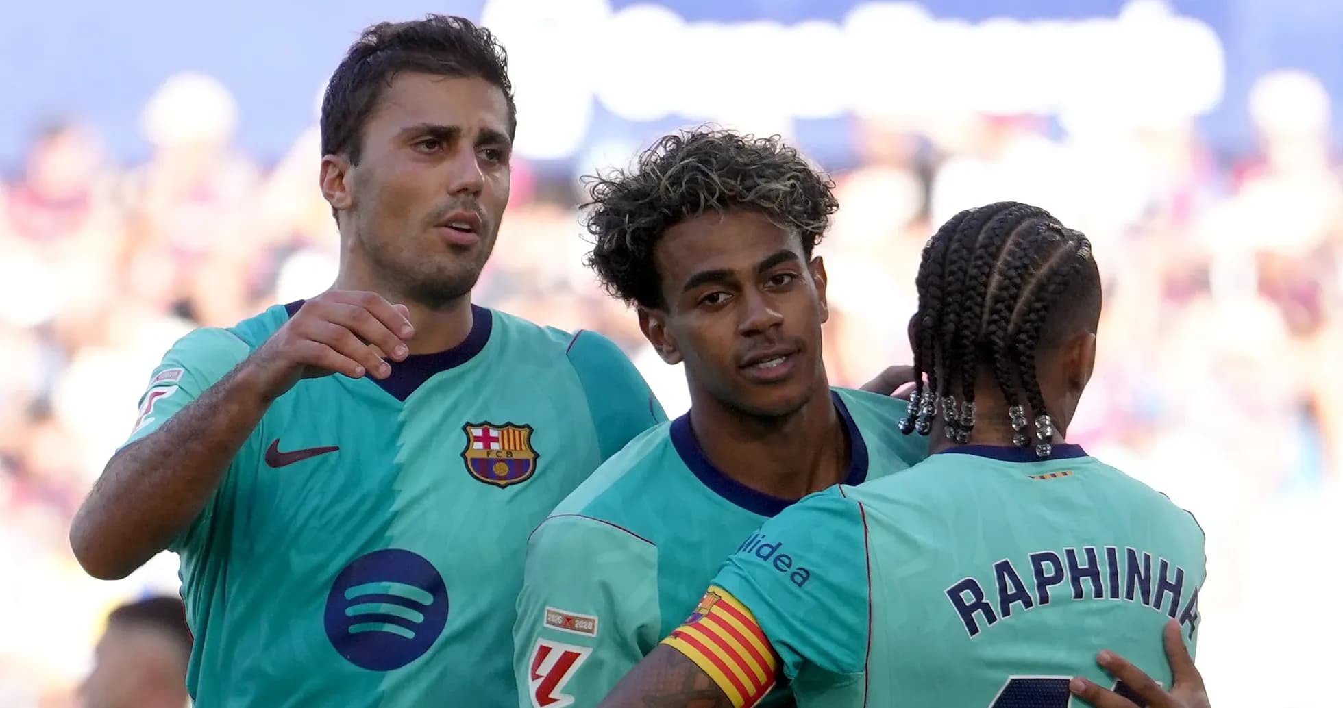 Jugadores de Barcelona celebrando un gol en el partido Jugadores de Barcelona celebrando un gol en el partido