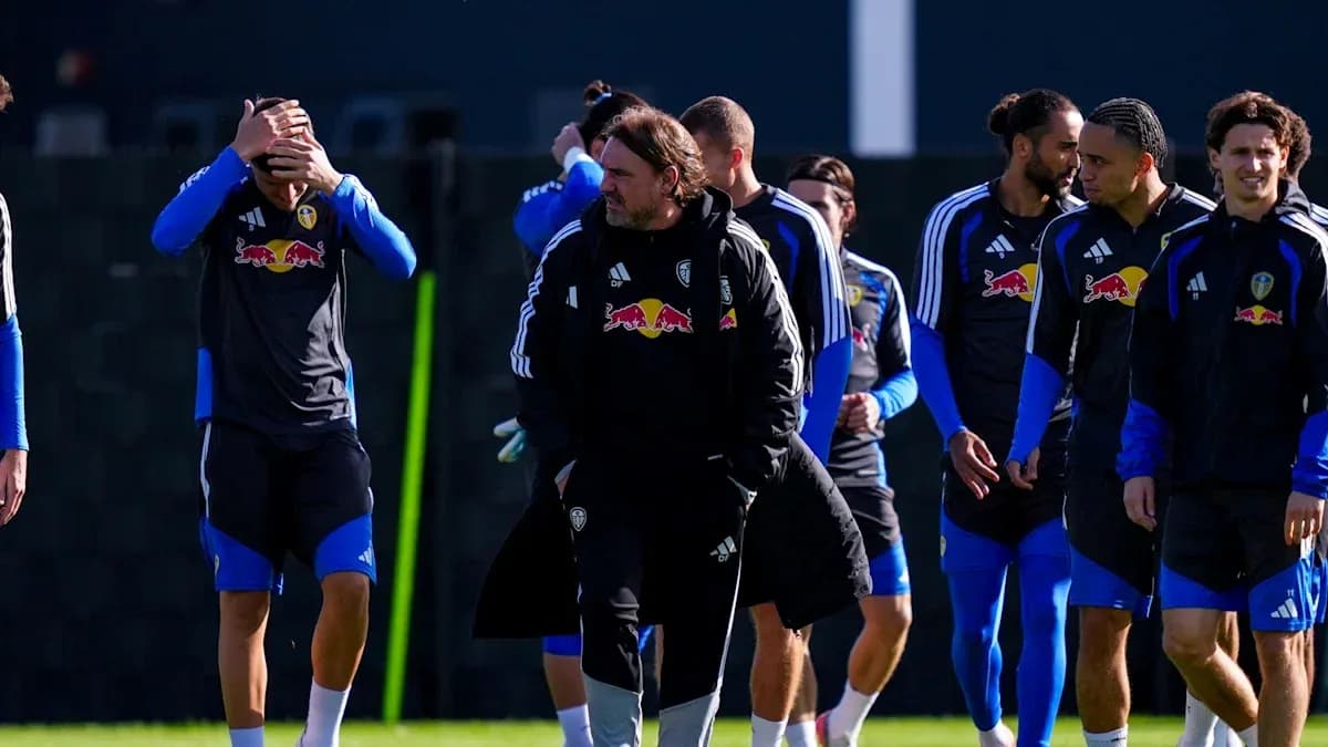 Jugadores de Leeds United durante sesión de entrenamiento Jugadores de Leeds United durante sesión de entrenamiento