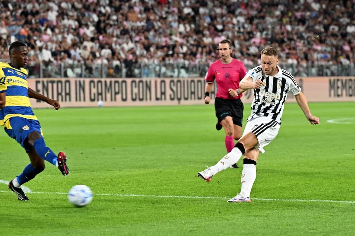 Juventus contra Parma en la Serie A Juventus contra Parma en la Serie A