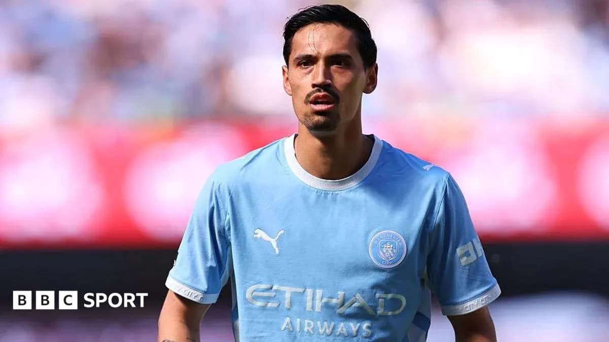 Jugador de Manchester City en el campo de juego Jugador de Manchester City en el campo de juego